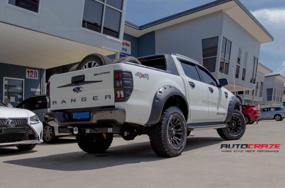 FORD-RANGER-VAPOR-BLACK-MACHINED-WITH-DARK-TINT-7