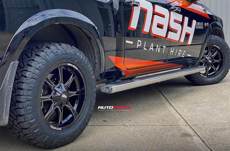 DODGE RAM MO970 GLOSS BLACK MILLED LOGO ON LIP