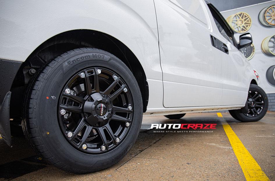 HYUNDAI-ILOAD-OUTLAW-SATIN-BLACK