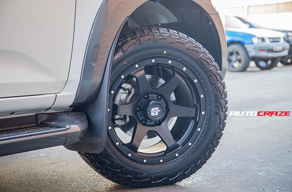 ISUZU DMAX PHILADELPHIA BLACK MATTE FRONT MILLED