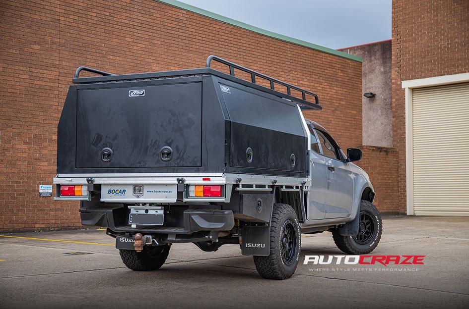 ISUZU DMAX KM544 MESA SATIN BLACK GLOSS BLACK LIP
