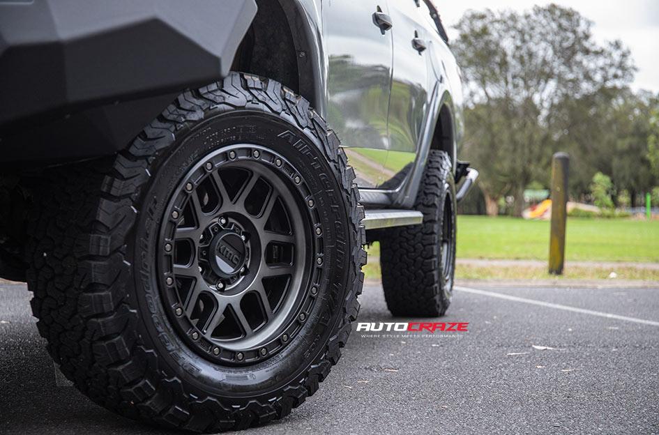 MITSUBISHI TRITON KM544 MESA SATIN BLACK GLOSS BLACK LIP