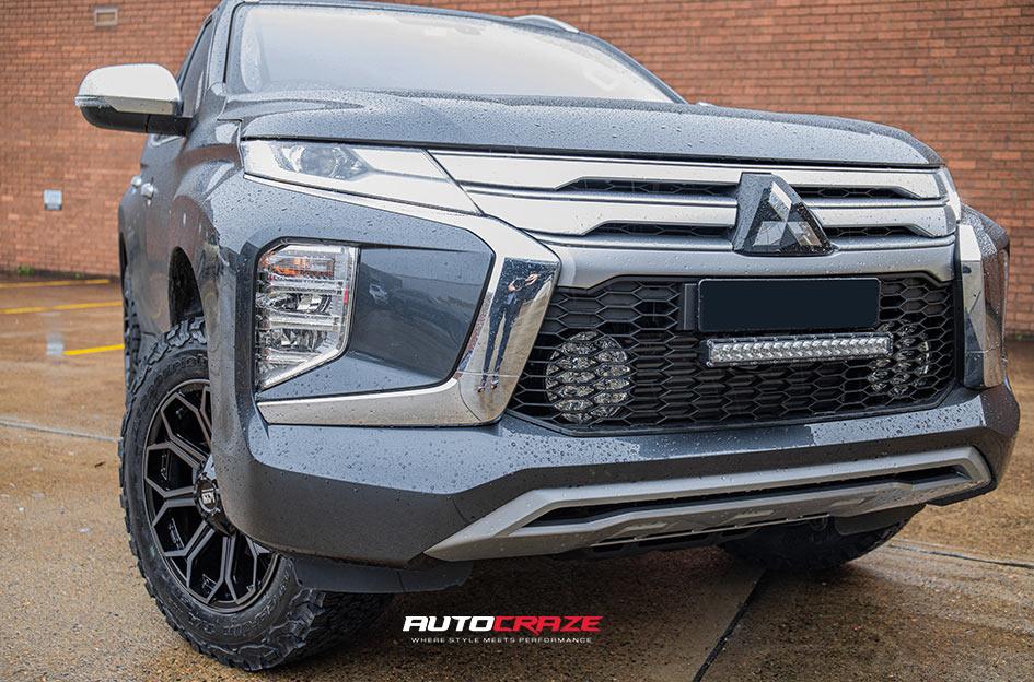 MITSUBISHI PAJERO SPORT REPLAY GLOSS BLACK MACHINED DARK TINT