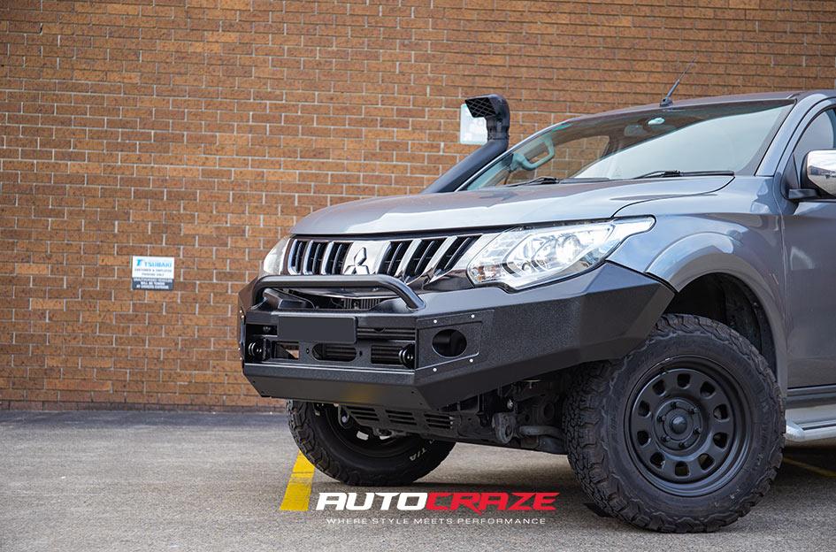 MITSUBISHI TRITON D HOLE BLACK