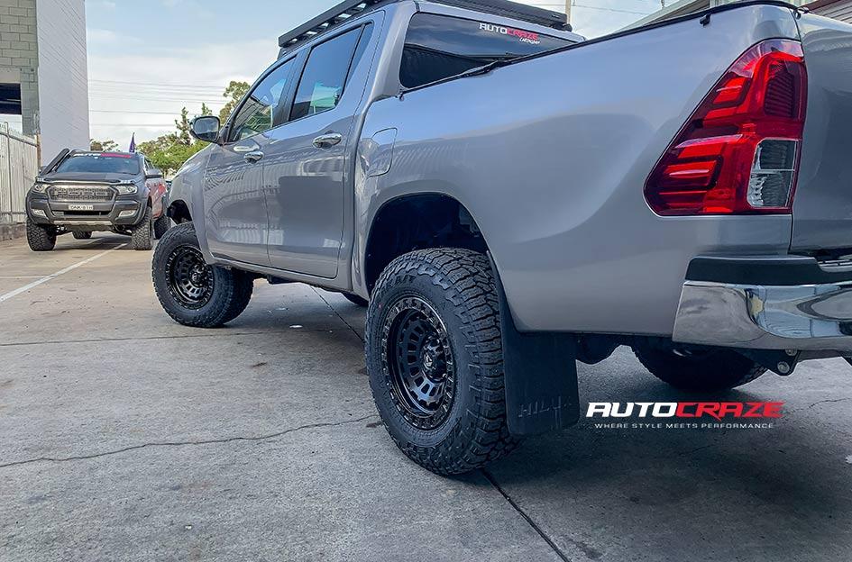 TOYOTA HILUX N80 4WD ZEPHYR MATTE BLACK