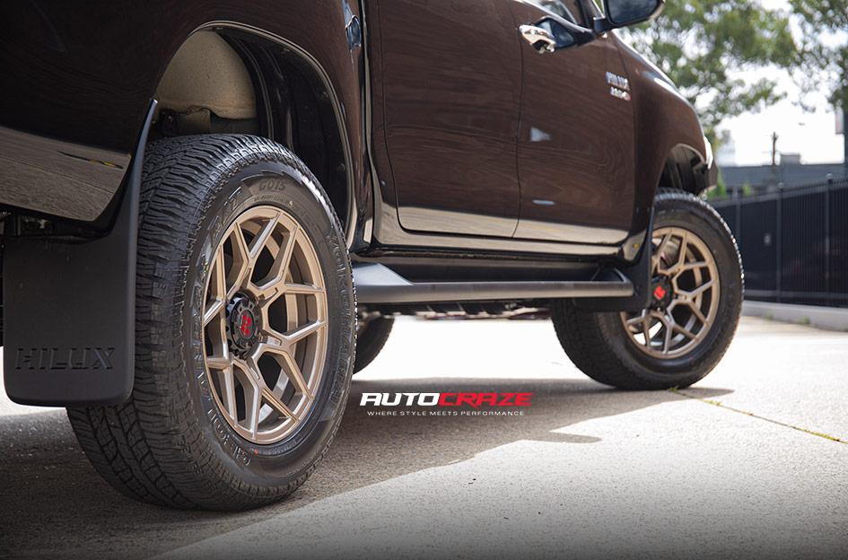 TOYOTA HILUX N80 4WD SABBATH BRONZE