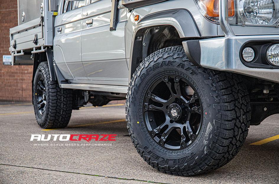 TOYOTA LANDCRUISER BROOKLYN MATTE BLACK