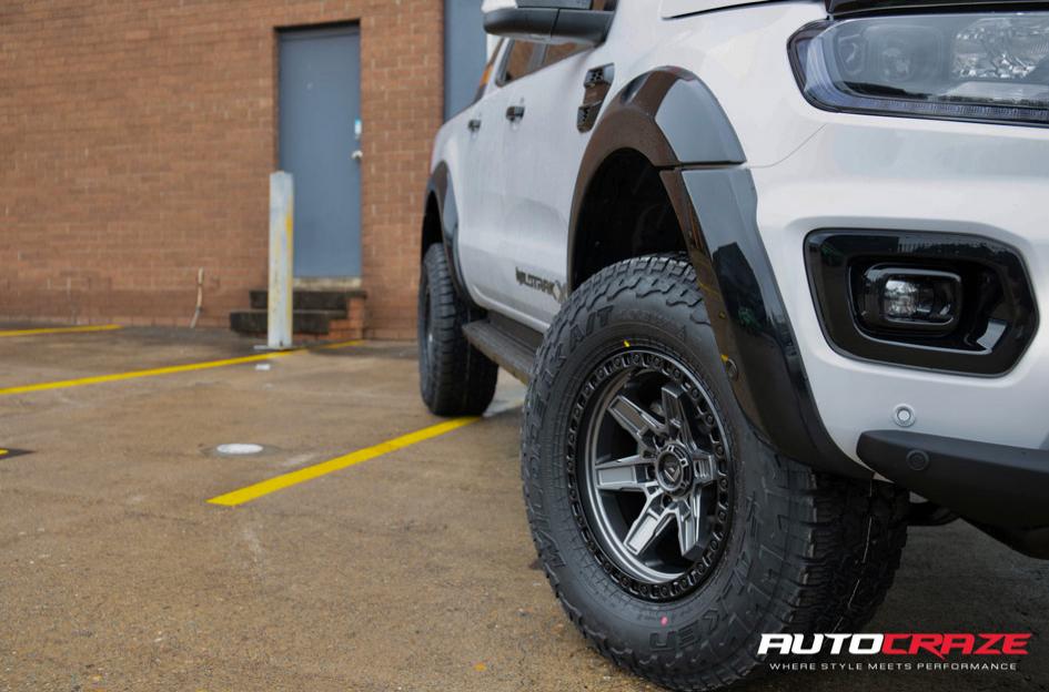 FORD RANGER KICKER ANTHRACITE BLACK LIP