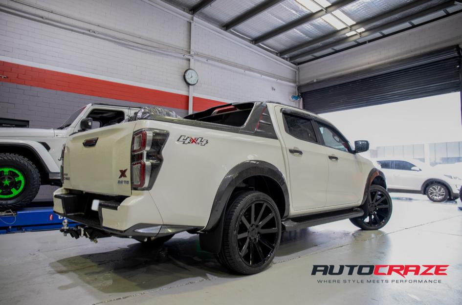 ISUZU DMAX SHOT CALLA GLOSS BLACK