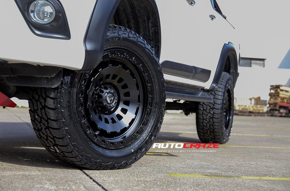 TOYOTA HILUX N80 4WD ZEPHYR MATTE BLACK