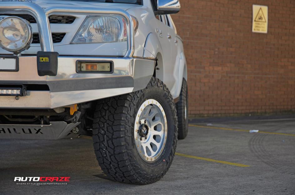 TOYOTA HILUX N70 4WD VECTOR BLACK MACHINED