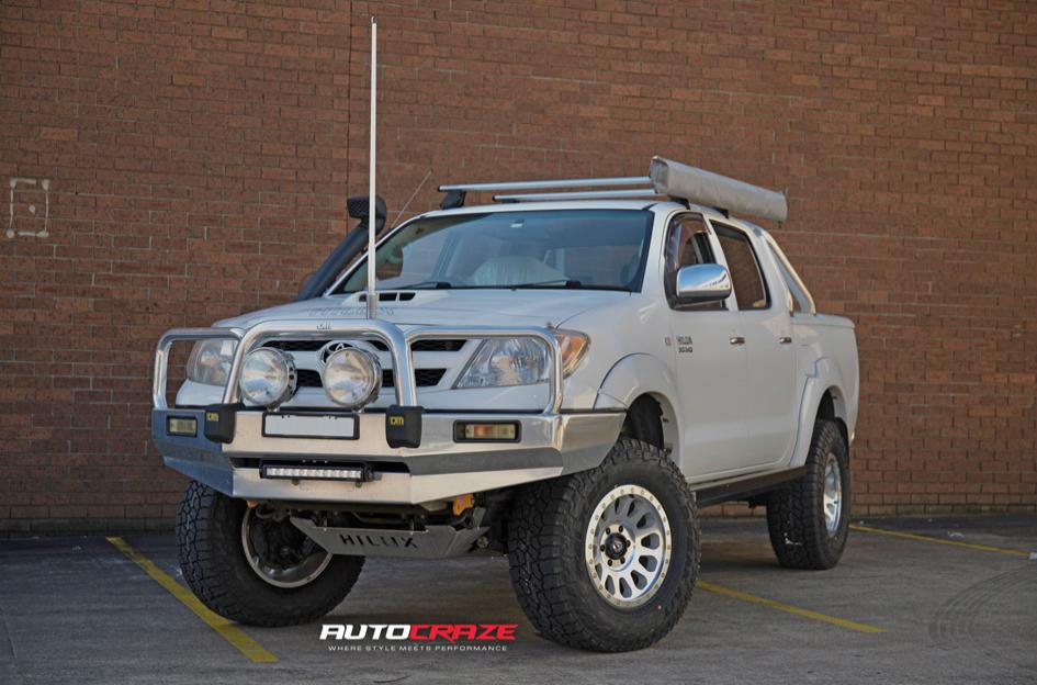 TOYOTA HILUX N70 4WD VECTOR BLACK MACHINED