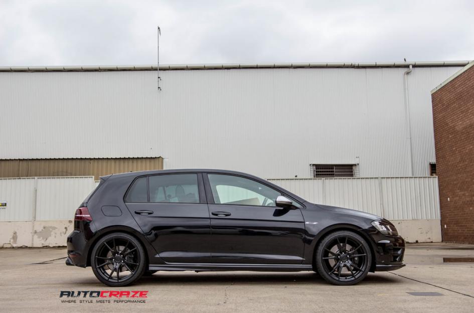 VOLKSWAGEN GOLF SF06 SATIN BLACK