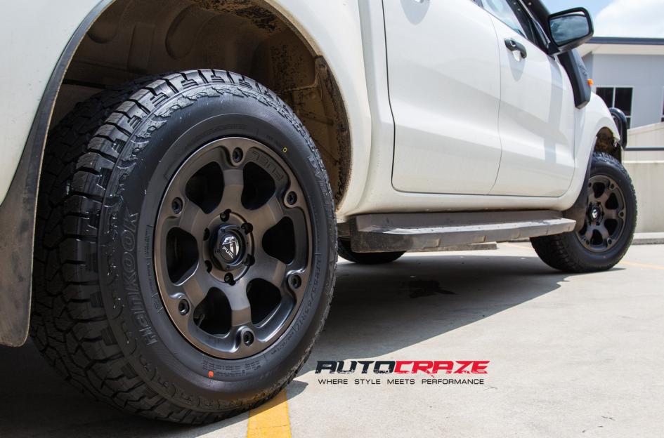 FORD RANGER BEAST BLACK MACHINED WITH DARK TINT