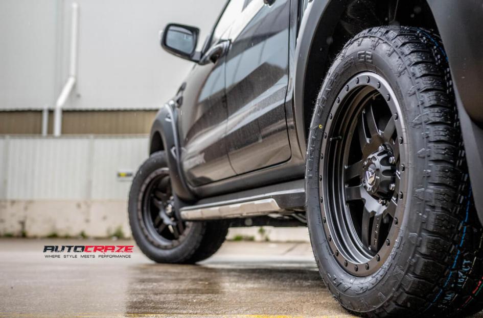 FORD RANGER ANZA MATTE BLACK WITH ANTHRACITE RING