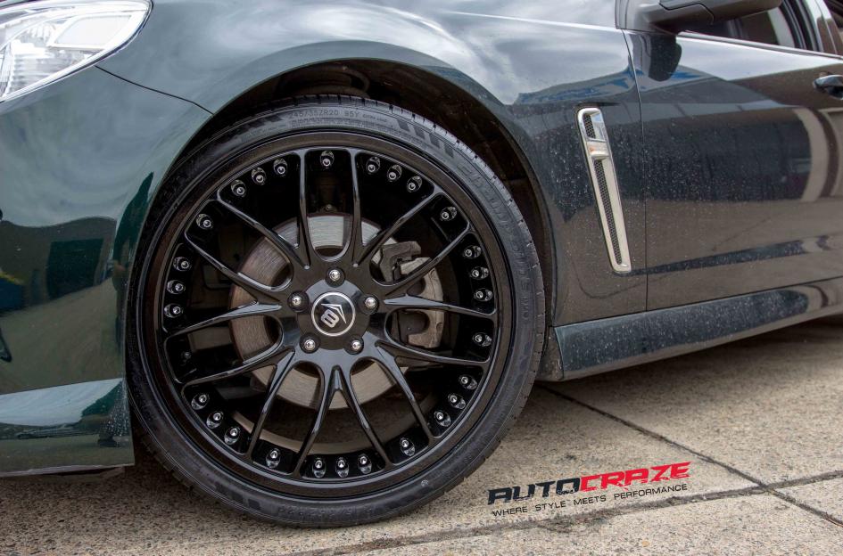 HOLDEN-COMMODORE-CONCEPT-GLOSS-BLACK
