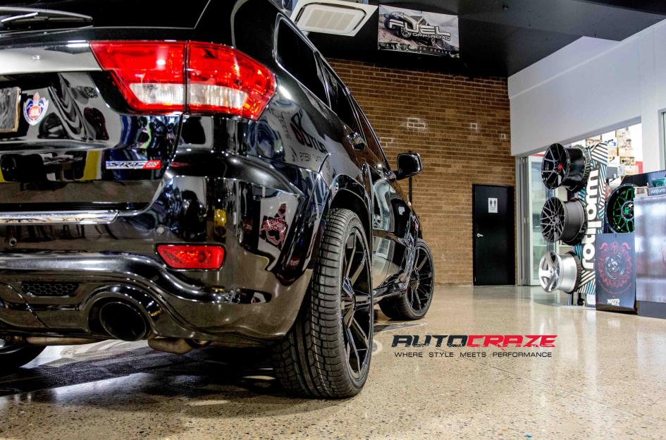 JEEP-GRAND-CHEROKEE-SLIDE-GLOSS-BLACK
