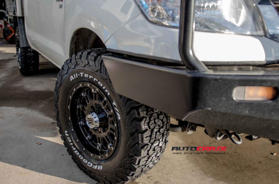 TOYOTA HILUX N70 4WD HOSS XD GLOSS BLACK