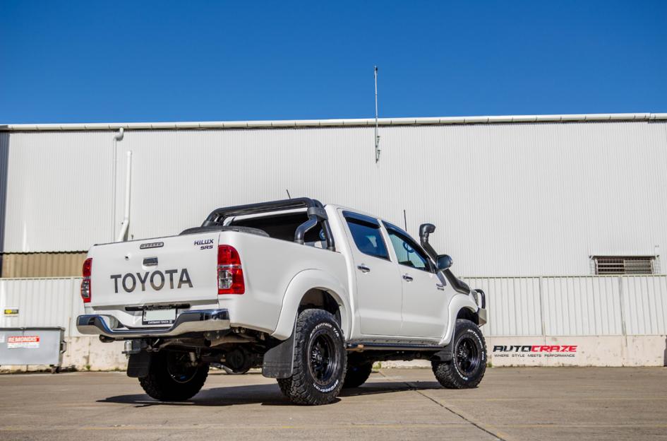 TOYOTA HILUX N70 4WD TROPHY MATTE BLACK WITH ANTHRACITE RING 22