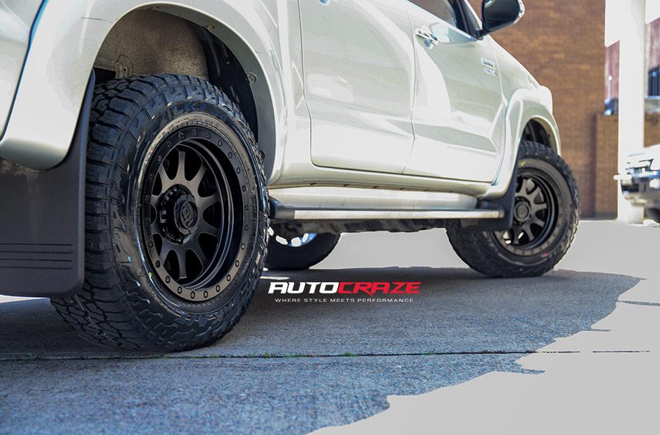 TOYOTA HILUX N70 4WD HURRICANE SATIN BLACK