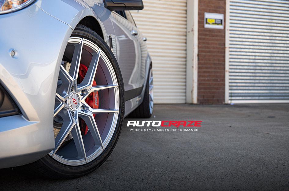 HOLDEN-COMMODORE-HSV-CLUBSPORT-R8-IFG39-SILVER-MACHINED-FACE