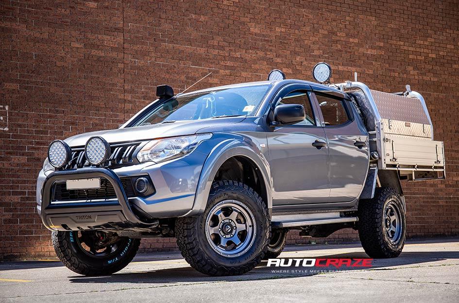 MITSUBISHI TRITON SHOK ANTHRACITE 