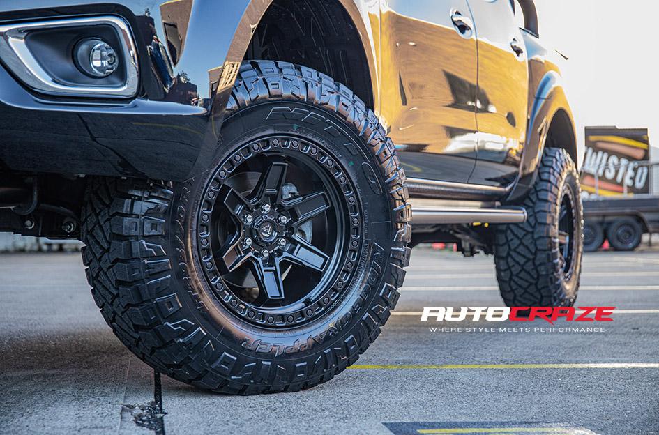 NISSAN NAVARA KICKER MATTE BLACK