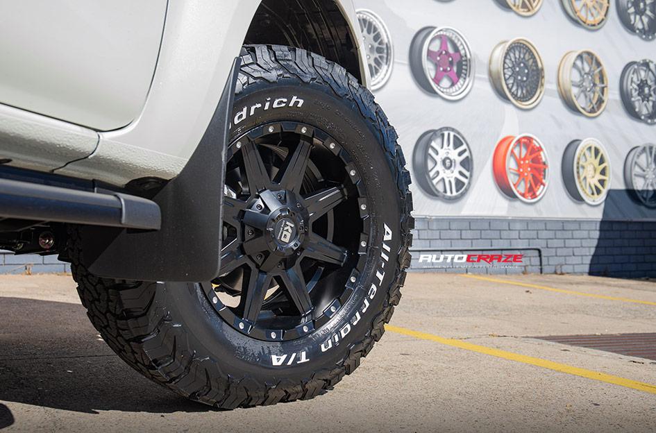NISSAN NAVARA BLADE OR MATTE BLACK