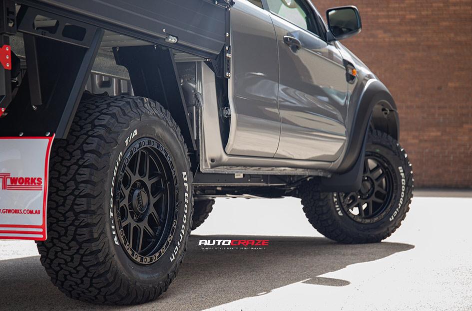 FORD RANGER KM544 MESA SATIN BLACK GLOSS BLACK LIP