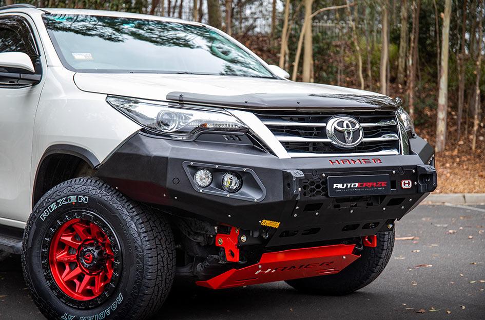 TOYOTA FORTUNER COVERT CANDY RED BLACK LIP