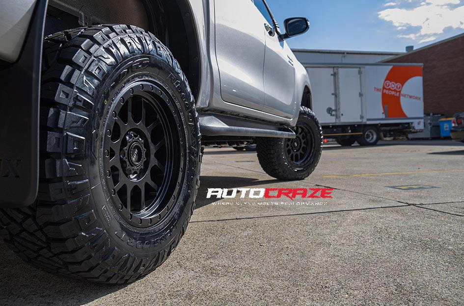 TOYOTA HILUX 4WD DETROIT MATTE BLACK