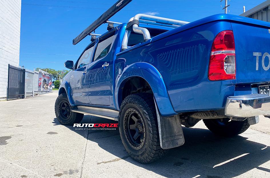 TOYOTA HILUX 4WD BLOCK MATTE BLACK