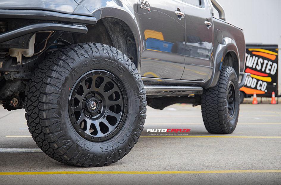 TOYOTA HILUX N70 4WD VECTOR MATTE BLACK