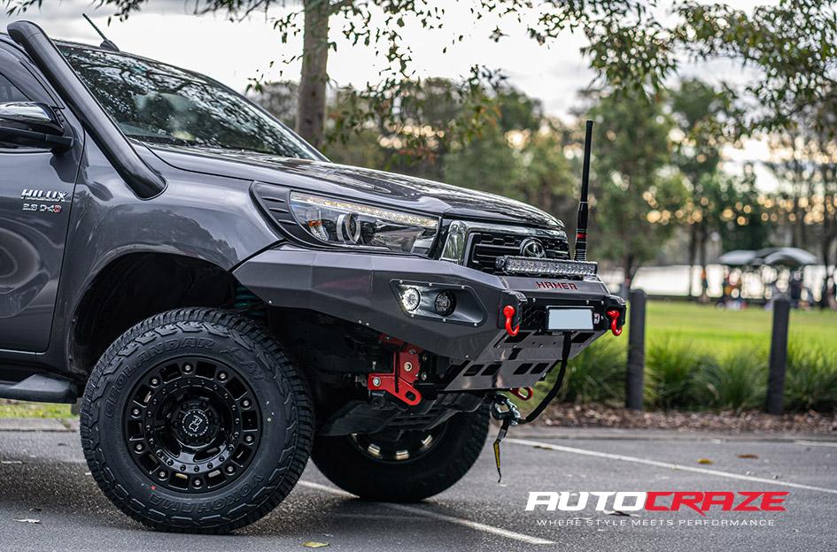 TOYOTA HILUX 4WD CINCO GLOSS BLACK W STAINLESS BOLTS