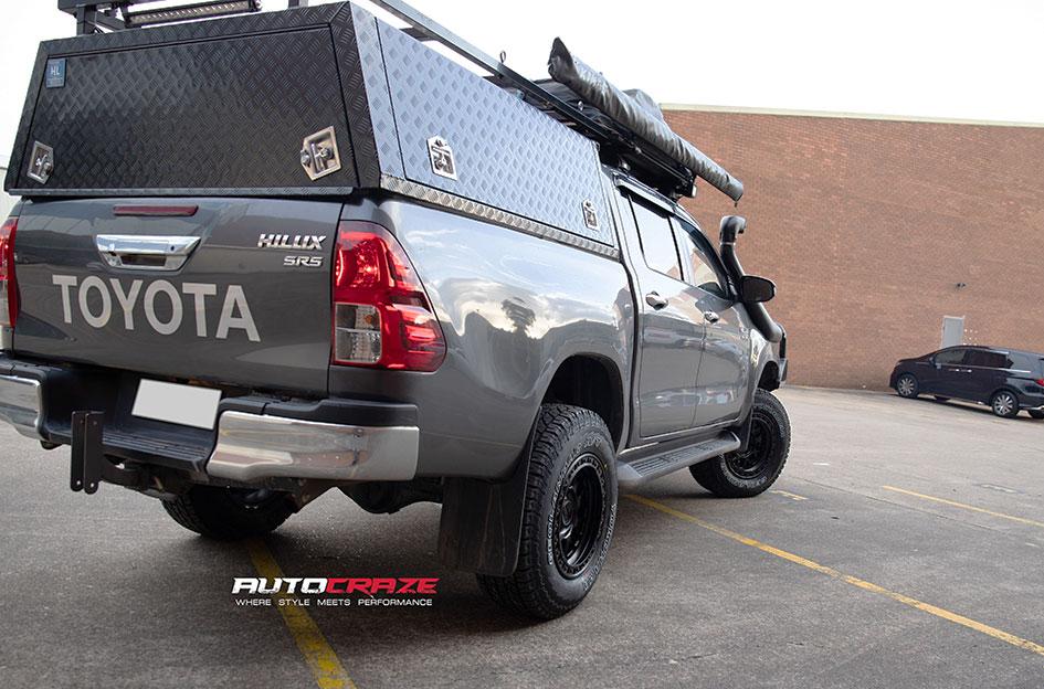 TOYOTA HILUX 4WD MESA SATIN BLACK W GLOSS BLACK LIP