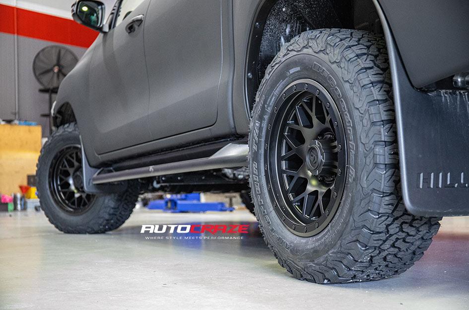 TOYOTA HILUX N80 4WD CHAOS SATIN BLACK