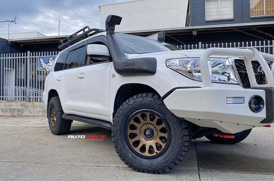 TOYOTA LANDCRUISER VECTOR MATTE BRONZE BLACK LIP