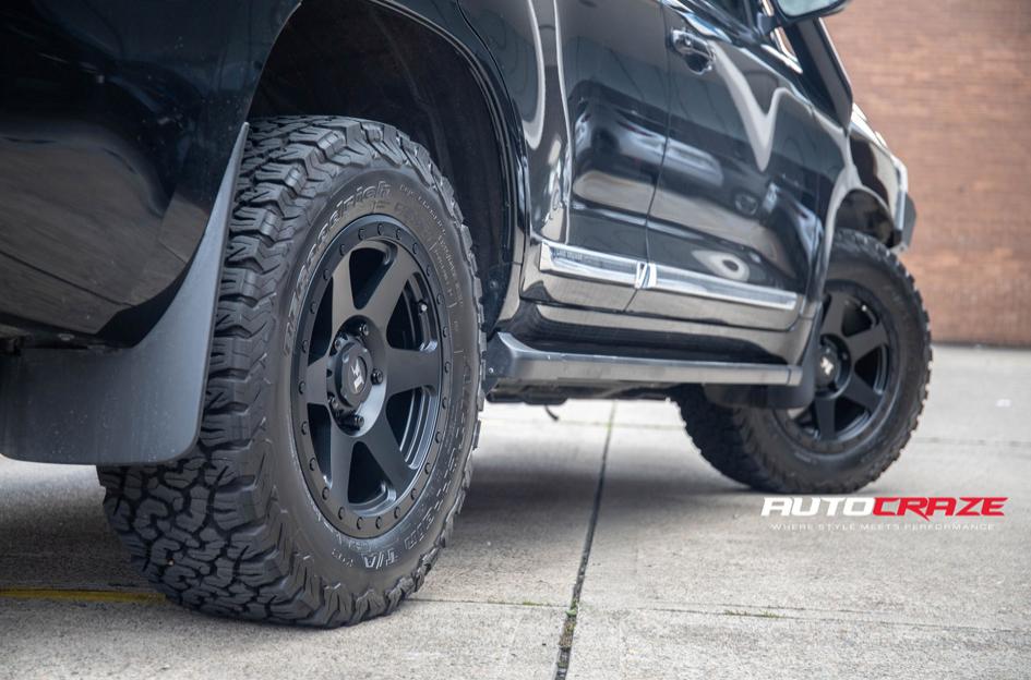 TOYOTA LANDCRUISER QUAKE SATIN BLACK
