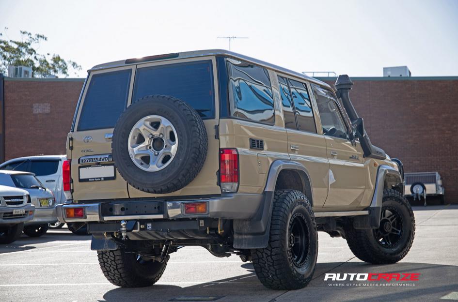 TOYOTA LANDCRUISER KONG SATIN BLACK