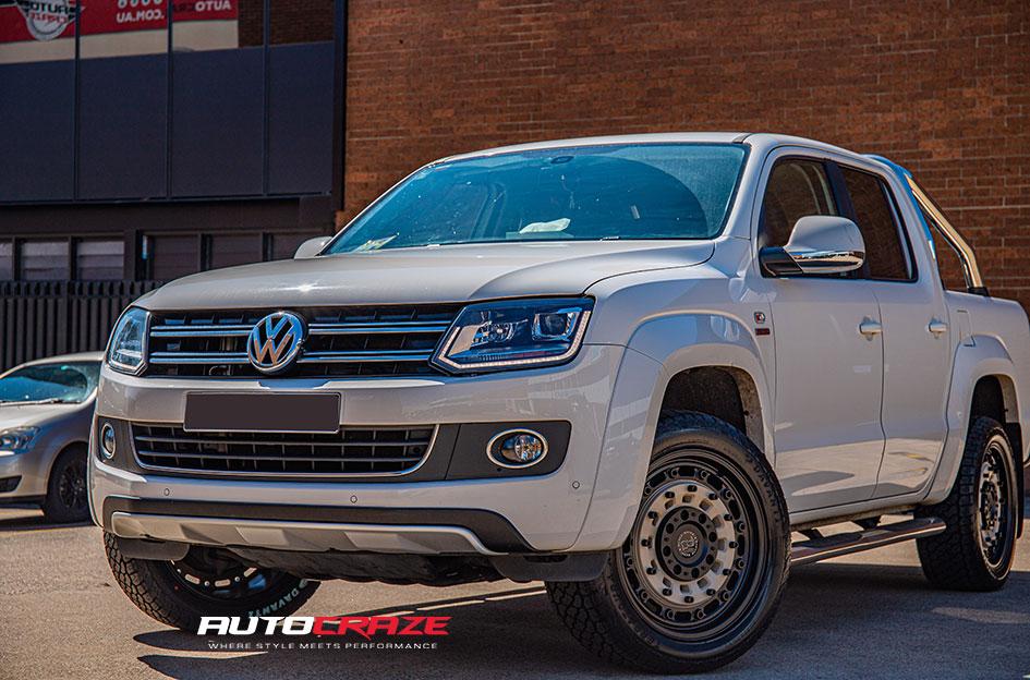 VOLKSWAGEN AMAROK ARSENAL SAND ON BLACK