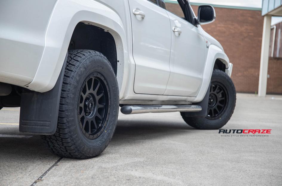 VOLKSWAGEN-AMAROK-OFF-ROAD-PODIUM-STAIN-BLACK