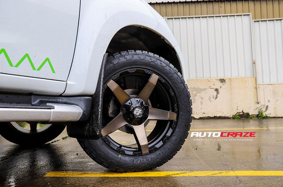 ISUZU DMAX EXODUS MATTE BLACK TINTED FACE