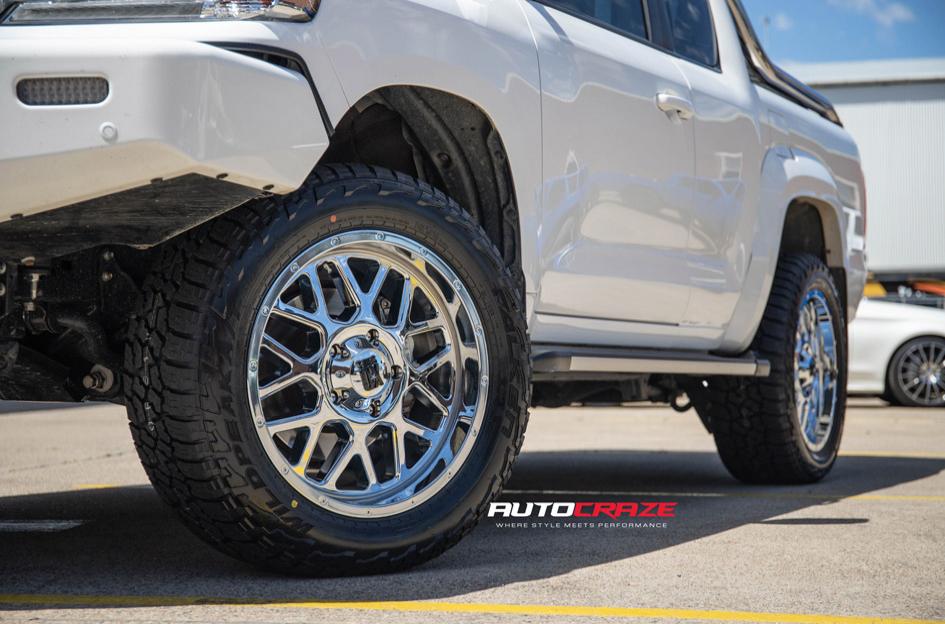 TOYOTA HILUX 4WD GRENADE CHROME
