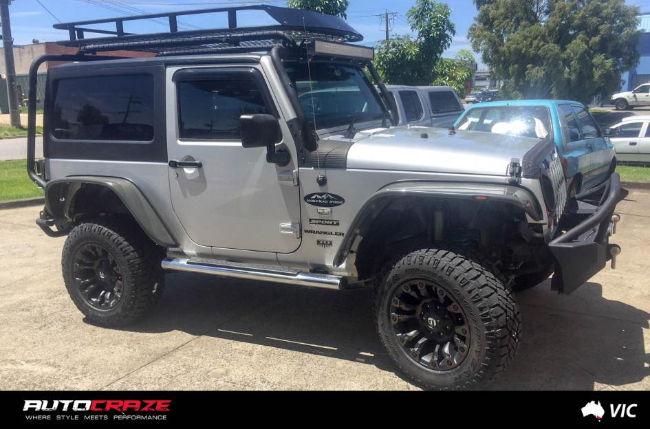 JEEP-WRANGLER-VAPOR-BLACK-MACHINED-WITH-DARK-TINT
