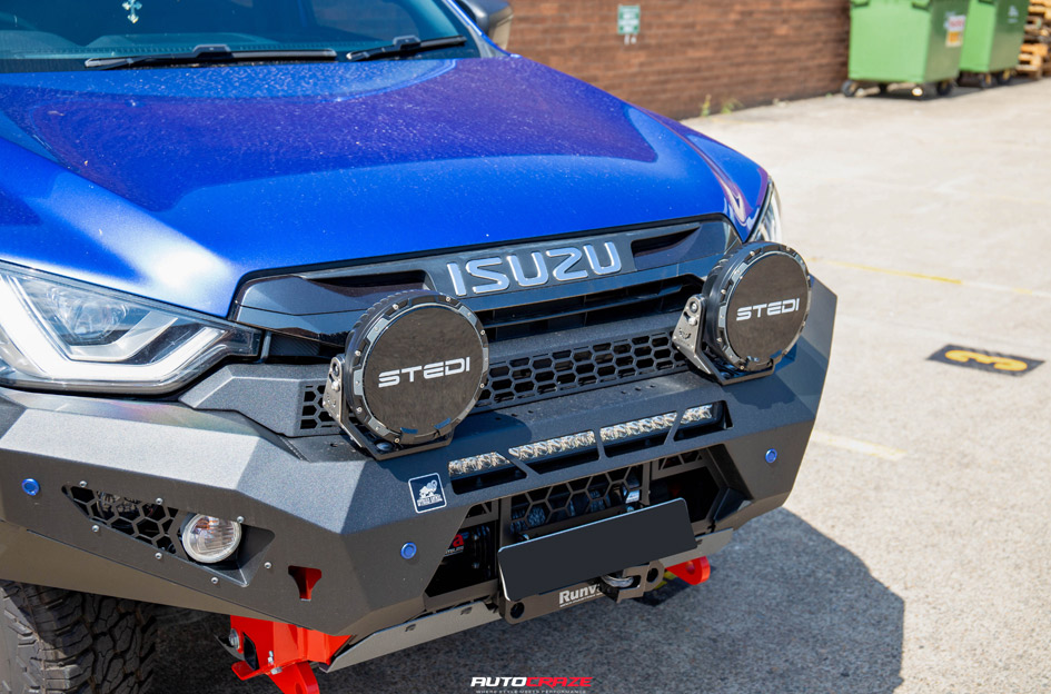 ISUZU D-MAX NOMAD N232 GLOSS BLACK DARK TINT