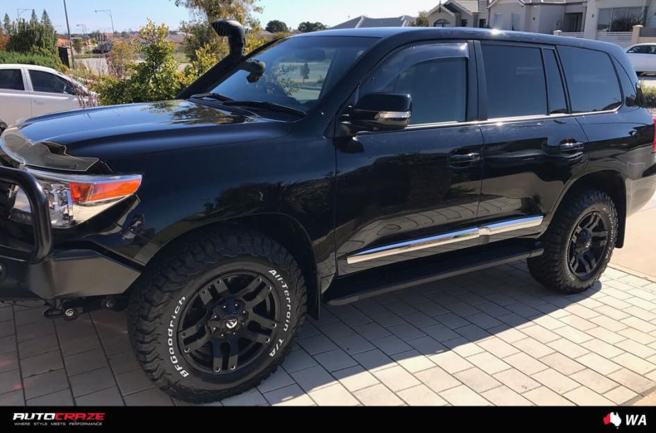 TOYOTA LANDCRUSIER PUMP MATTE BLACK
