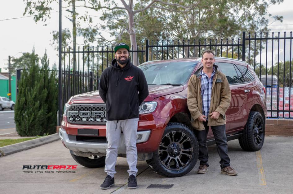 FORD EVEREST VAPOR BLACK MACHINED WITH DARK TINT