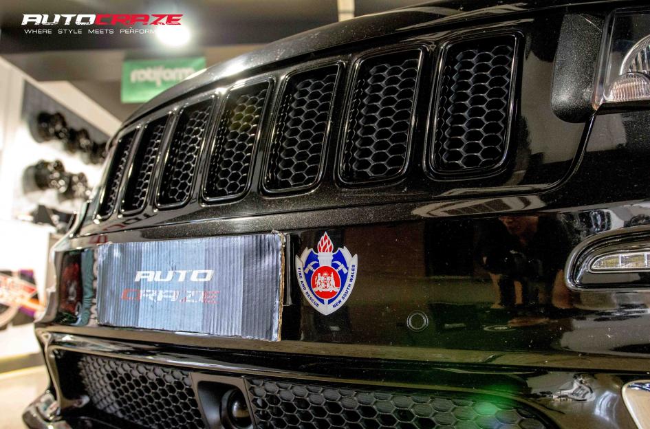 JEEP-GRAND-CHEROKEE-SLIDE-GLOSS-BLACK