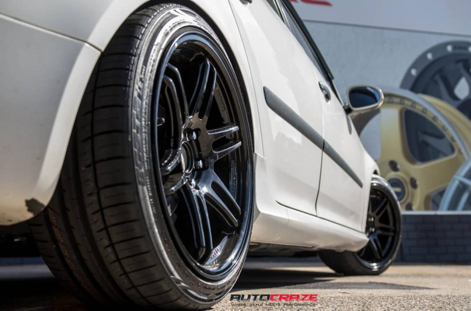 VOLKSWAGEN GOLF SF01 SATIN BLACK
