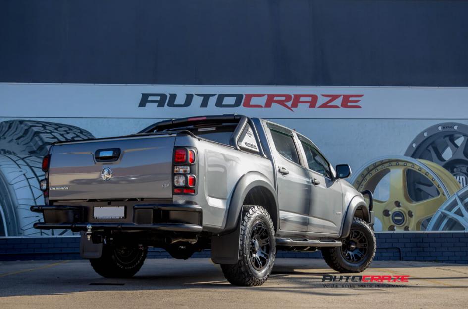 HOLDEN COLORADO HE904 SATIN BLACK
